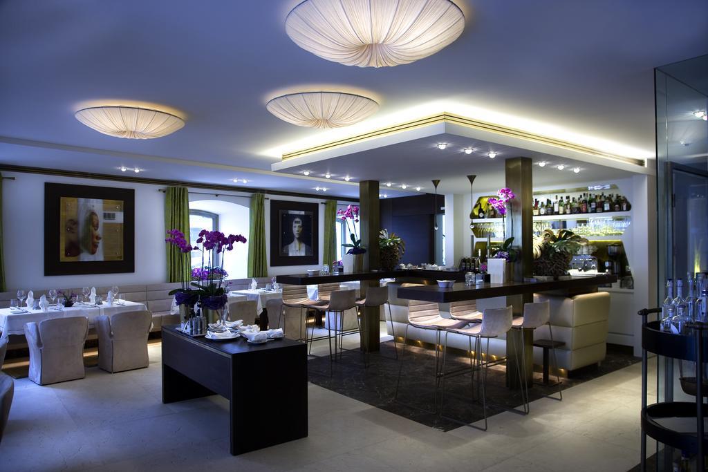 Iris Porsche & Restaurant Hotel