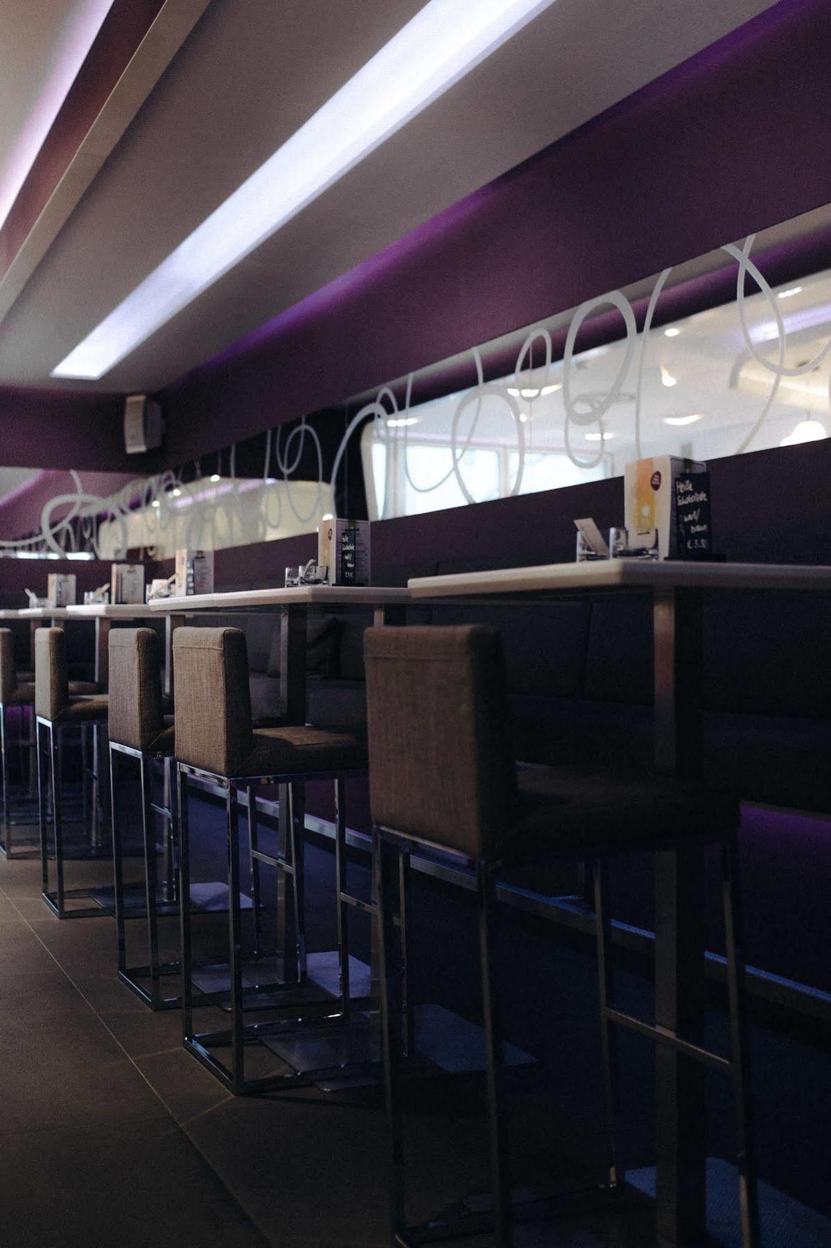 Iris Porsche & Restaurant Hotel 4*