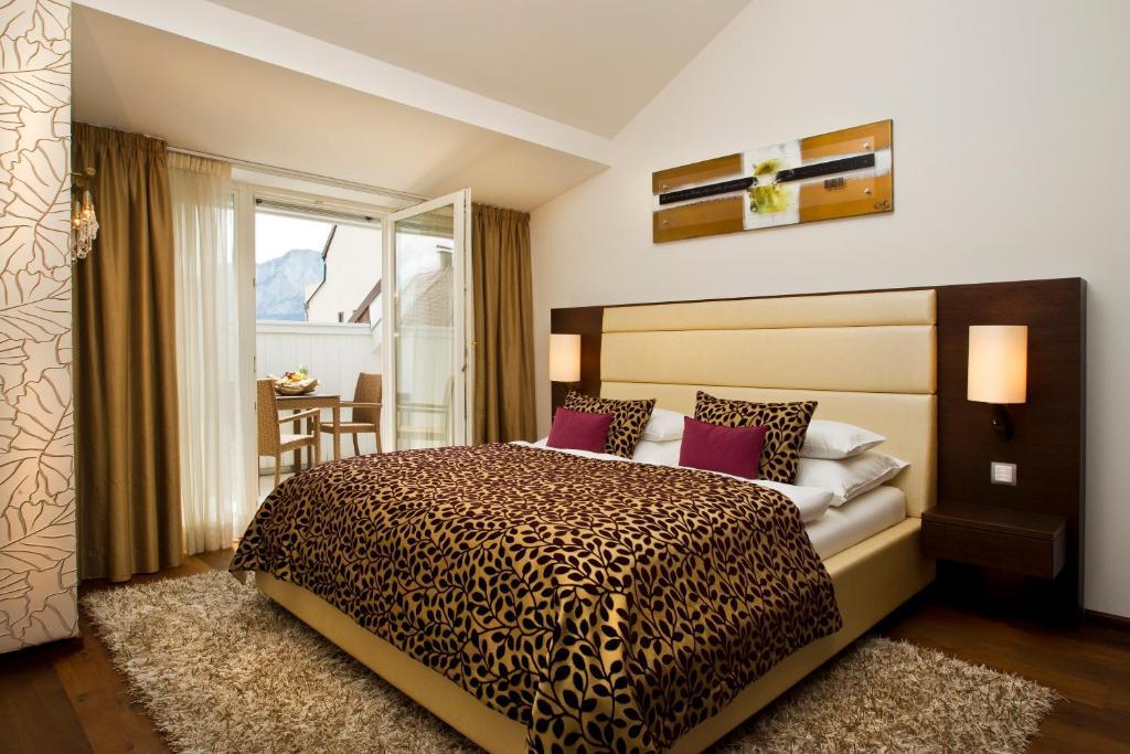 Iris Porsche & Restaurant Hotel 4*